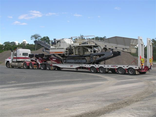 Rockhampton Earthmoving Contractors covering all of Central Queensland 40 years of experience at Barlows Earthmoving